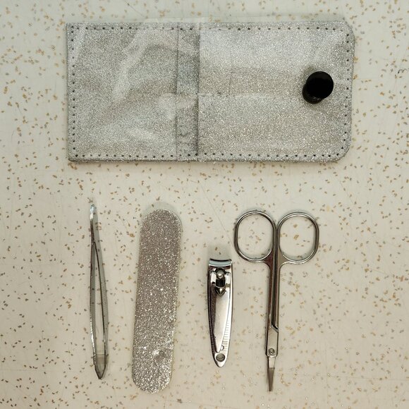 *Free With Purchase* Silver Coloured Travel Nail Care Kit - Picture 1 of 4